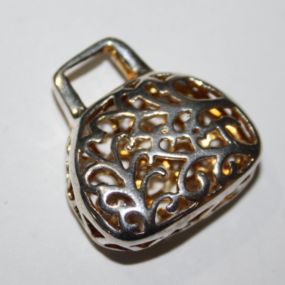 Beautiful silver purse charm 1"